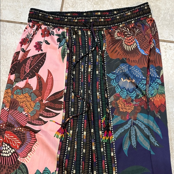 NEW! House of Harlow Scarf Print Satin Pull on Floral Print Pants M Boho - Picture 6 of 9